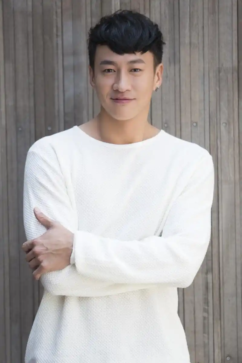 《风云》21年后演员现状,第三猪皇已逝,何润东娶柜台女职员