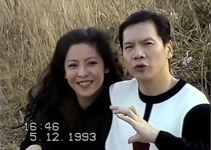 鹰钩鼻,笑露牙龈看看向太陈岚年轻时的样子,为啥宠爱郭美女_向华强