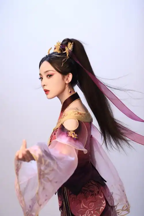 娜扎紫衣金簪高马尾造型