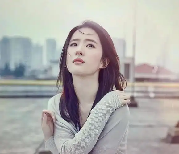 刘亦菲出生于中国四川省成都市.