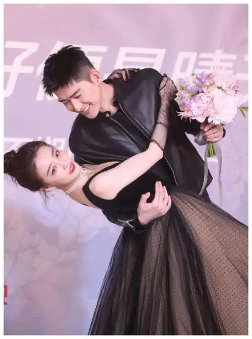 徐璐张翰营业cp上线,一个帅气型男一个高贵小公主,看不出年龄差