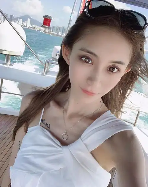 快手洋的小仙女生活照图片仙洋女友小仙女最新微博写真私房照