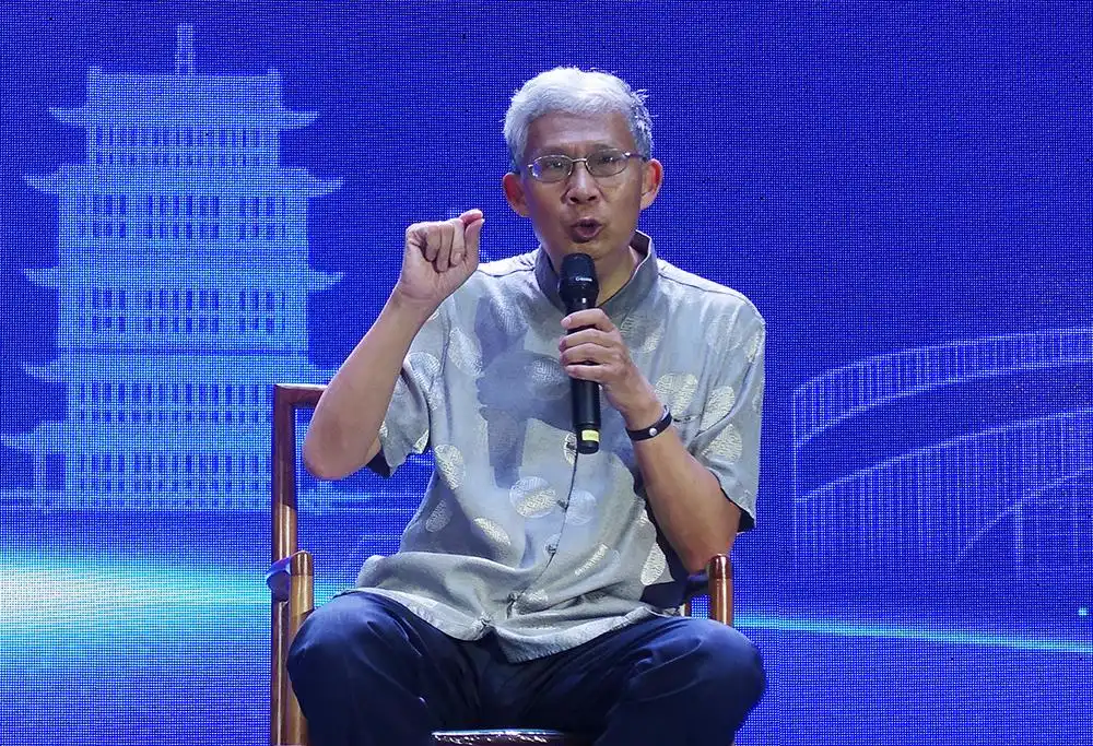 又有学者进军新媒体集聚线上人气,《百家讲坛》纪连海入驻抖音