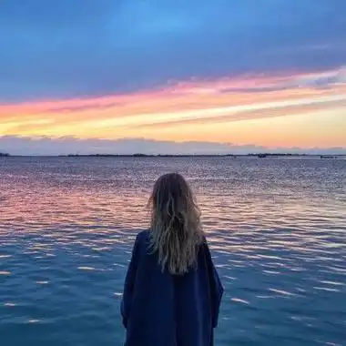 头像女生清新欧美背影摄影