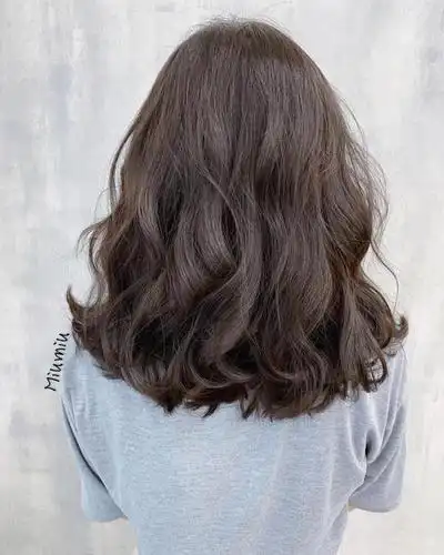 女神都喜欢的不老气卷发这样的烫发最减龄还很好打理