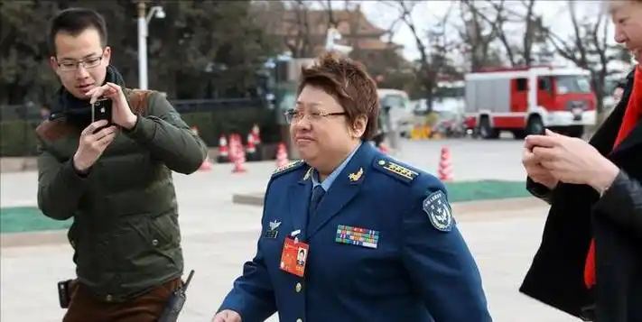 回顾:在娱乐圈混乱的环境中,韩红展现出了与众不同的清新风格