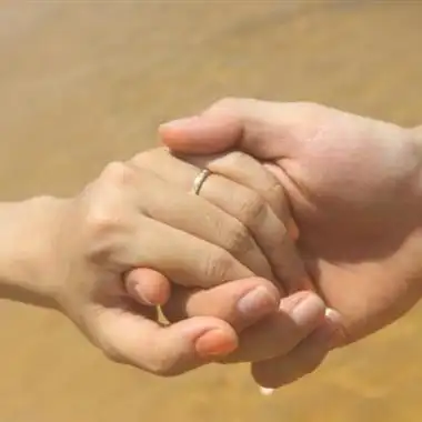 牵手情侣头像真人情侣头像手牵手一左一右