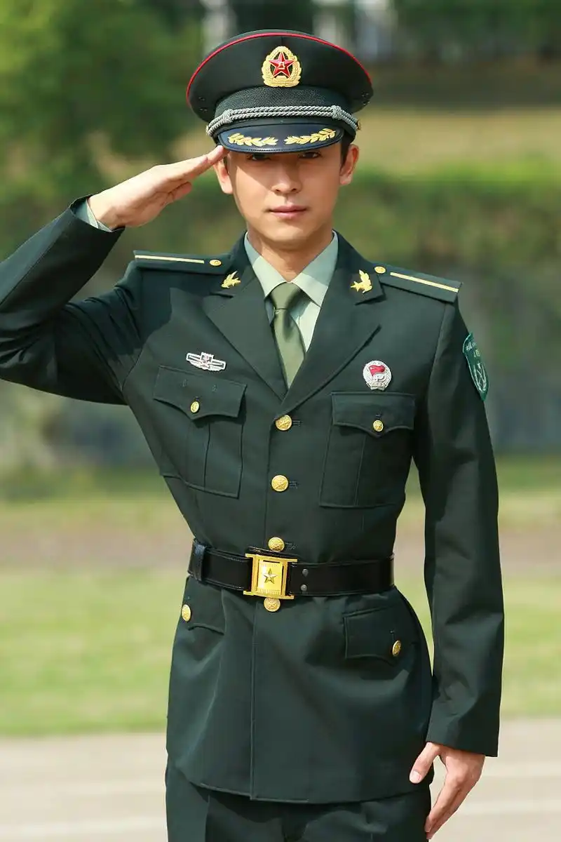 严打拿军人军装当流量密码的网络蛀虫