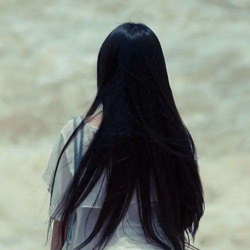 长发女孩背影图片若来世相逢再答我情为何物