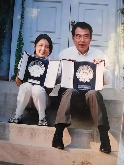 回顾王文澜:与倪萍离婚弃生病儿子,被骂18年,今70岁一人生活