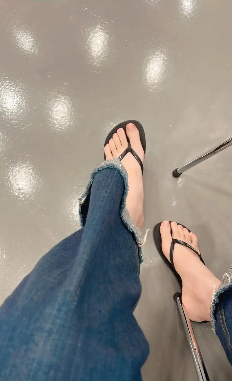 在广东,你也可以脚穿一双人字拖走遍天下.#无处安放的小jio - 抖音