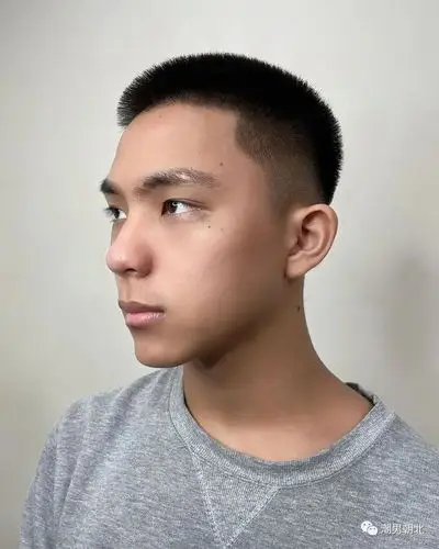 第1款:寸头发型