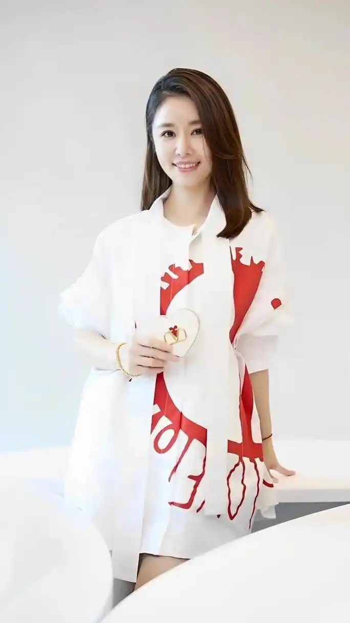 搜狐娱乐讯 6月18日,林心如在出席活动时被问及当年《还珠格格》"