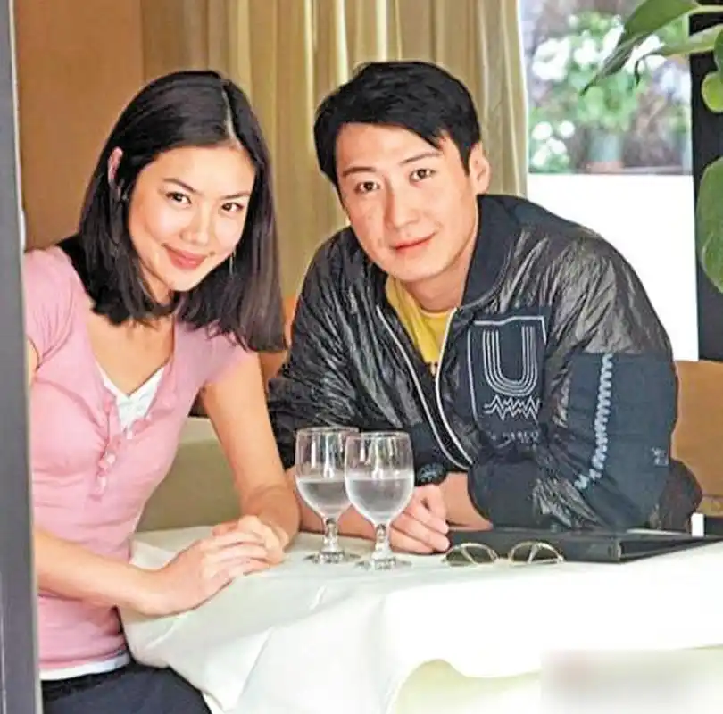 黎明和乐基儿年轻时的拍拖照,当时的两人正是非常的登对,黎明一直是