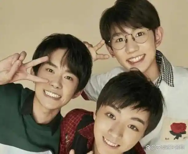 官博晒tfboys自拍照,三人发型穿着神同步,网友:默契十足!