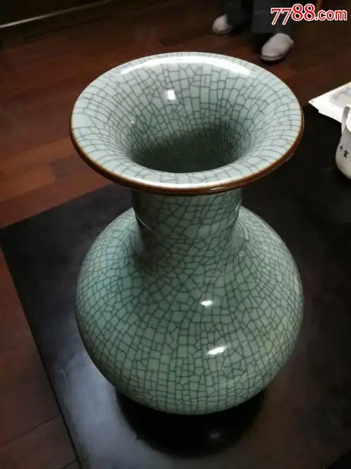 青瓷开片现代仿南宋官窑长颈敞口瓶