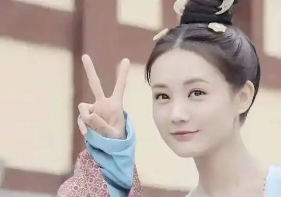 原是赵丽颖的小替身,如今逆袭成为当红小花,ip大作接到手软_李一桐