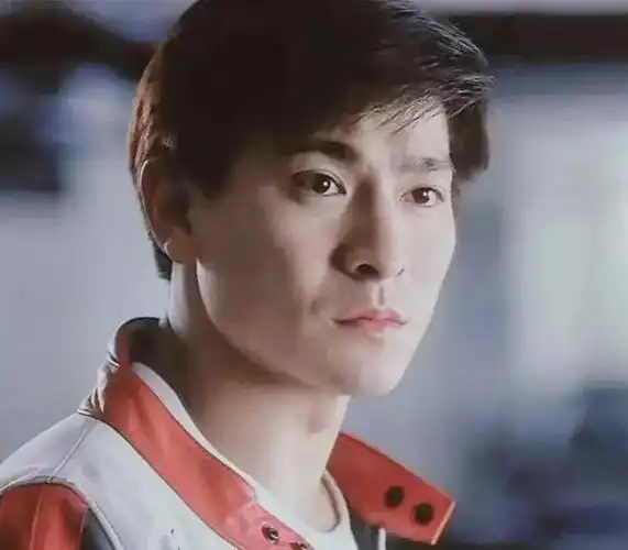 断崖式衰老,五年拍十几部电影,刘德华到底怎么了?王晶导演一语成谶