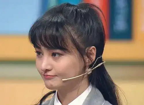 郑爽参加《王牌5》录制时,频繁出现肖战名字,网友喊话尊重别人