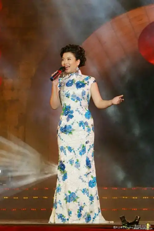 富态端庄的张也――什么服饰都能穿的身材,容颜不会变老的美女歌唱家