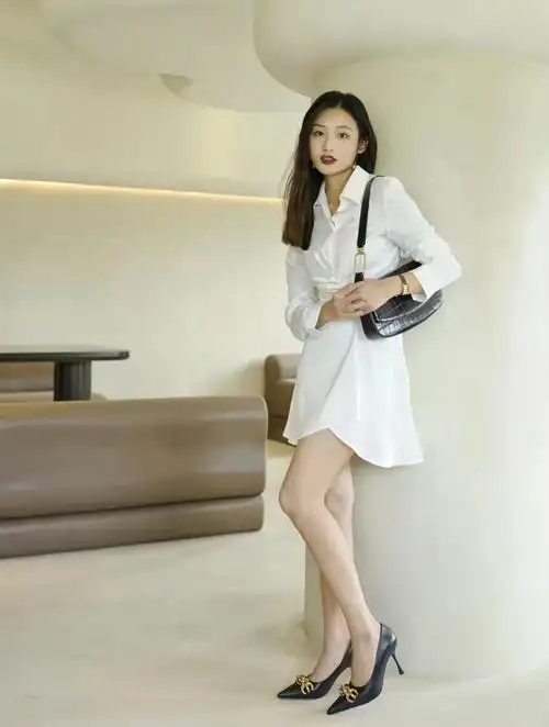 白色裙子搭配什么颜色鞋子好看(白色裙子配什么颜色鞋子好看?