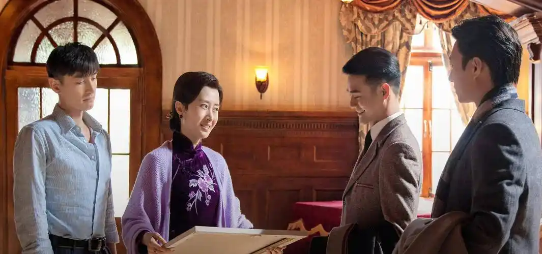 如果说陆风是《无间》的筋骨,那么明楼就是《伪装者》的灵魂_靳东