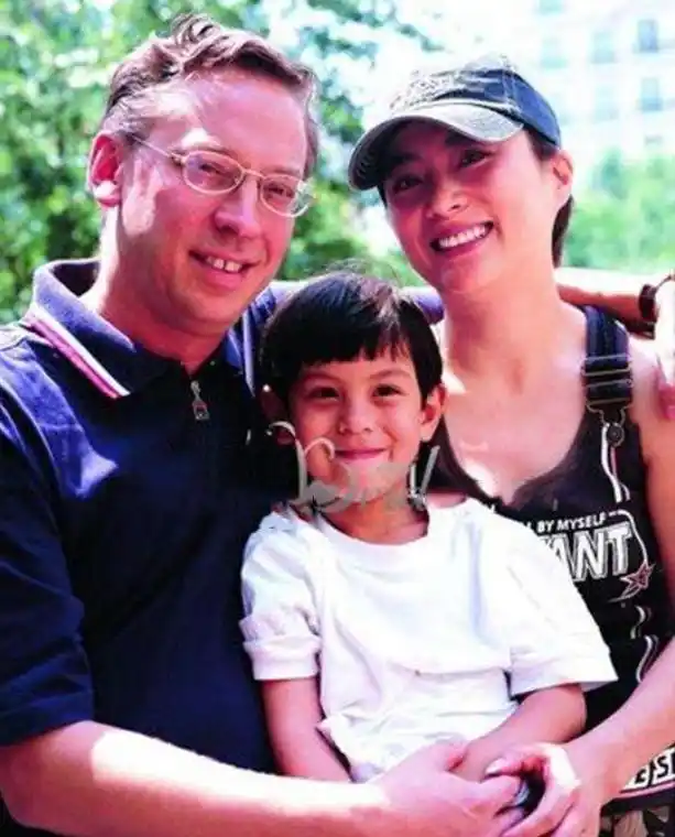 李玲玉的混血儿子杰西疼爱妈妈母子之间有感动也有泪水