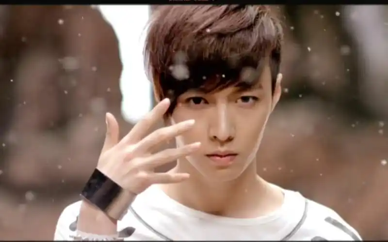 你是从什么时候开始喜欢exo里的张艺兴的?