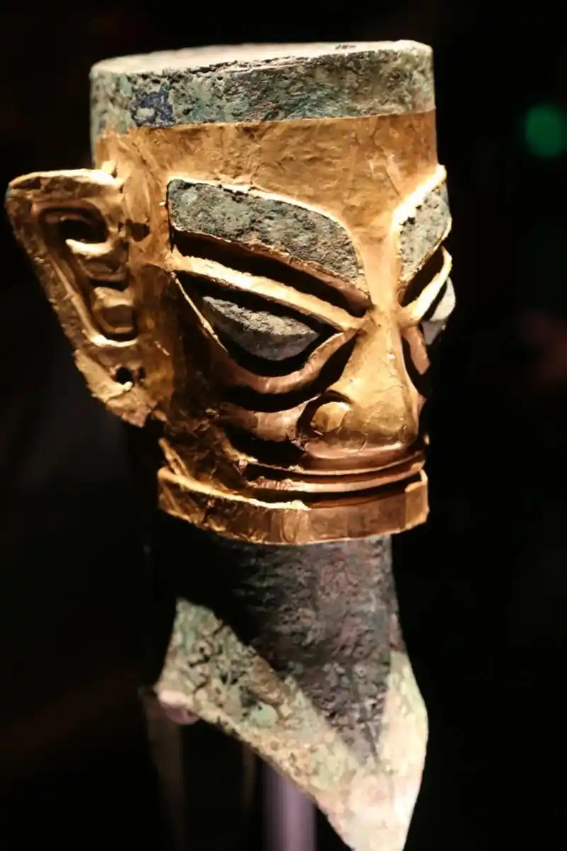 况睡数千年,一醒惊天下 眼前多如繁星的三星堆文物,有礼敬天地 - 抖音