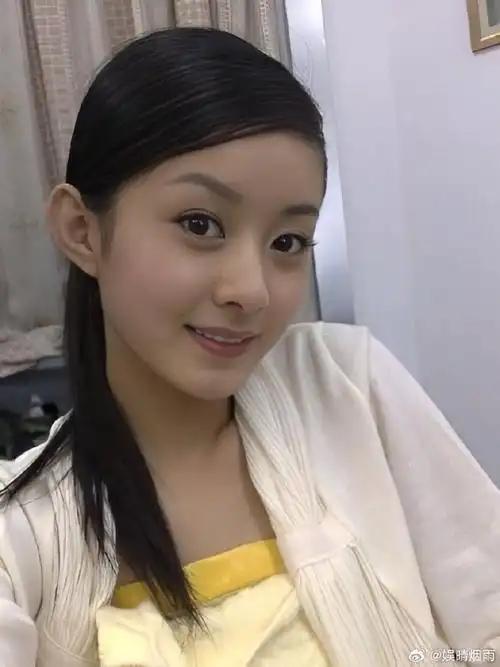 赵丽颖 ,1987年10月16日出生于河北省廊坊市,毕业于廊坊市电子信息