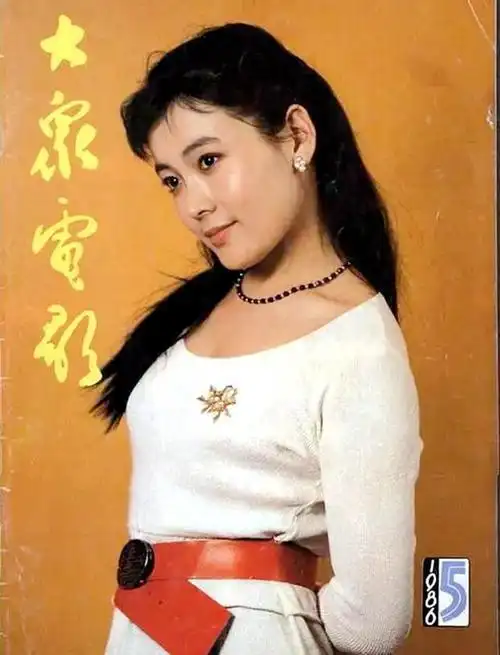 湘女潇潇的结局,主演《乳燕飞》《湘女萧萧》(湘女