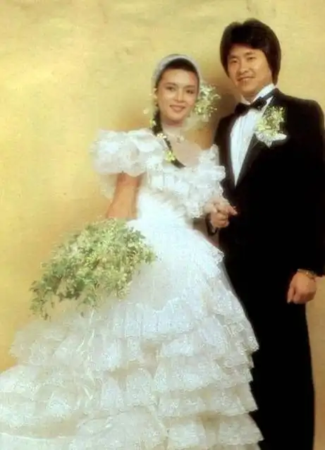 小龙女陈玉莲:爱了周润发4年,被刘德华暗恋,最后与同居女导演