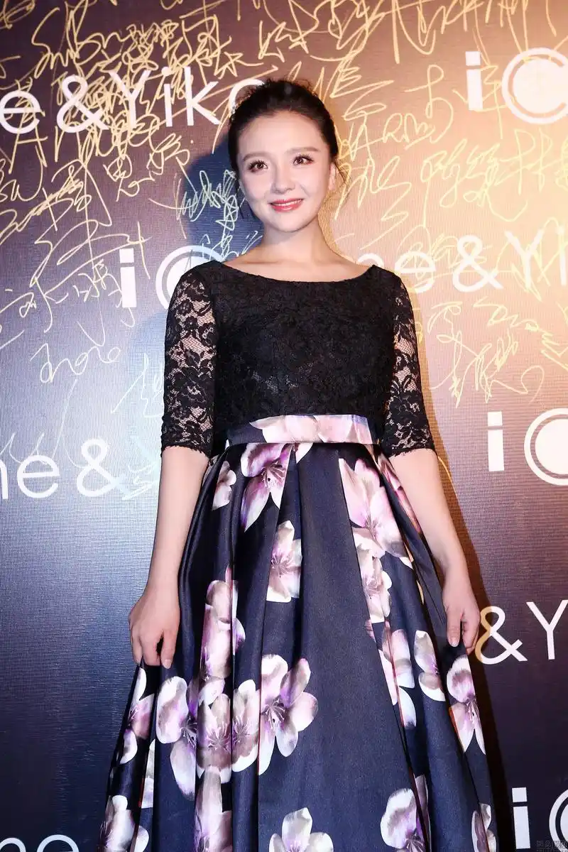 孙茜产后首度公开亮相 身材恢复如初