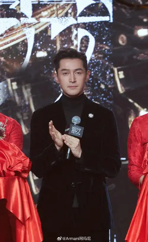 giorgio armani#全球形象代言人@胡歌身着 giorgio armani 丝绒西装