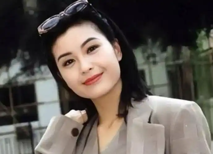 回顾演员伍咏薇:结婚13天丈夫去世,21岁成寡妇,如今她还好吗?