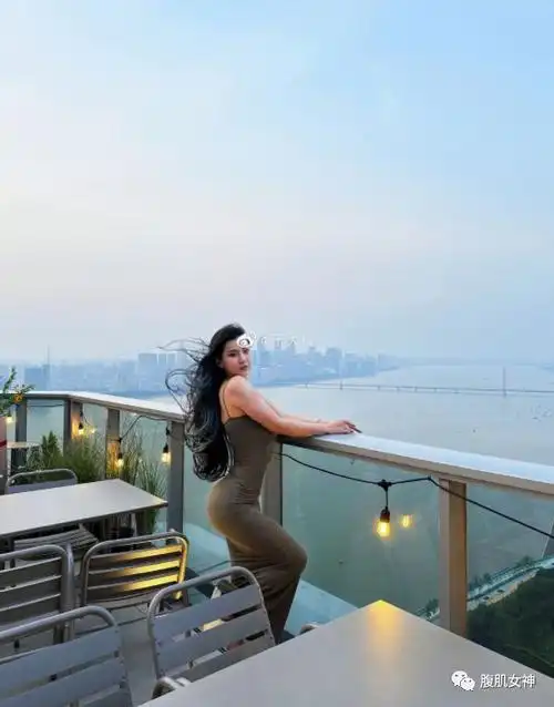 国产比基尼冠军小姐晒身材网友直呼驾驭不了