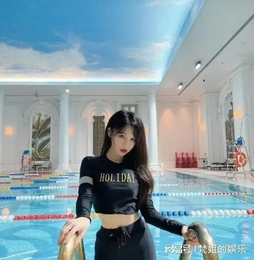 宋昕冉, 虽然穿的多, 也挡不住这股子妖娆劲儿啊