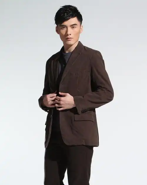 男款型格帅气长袖外套咖啡色