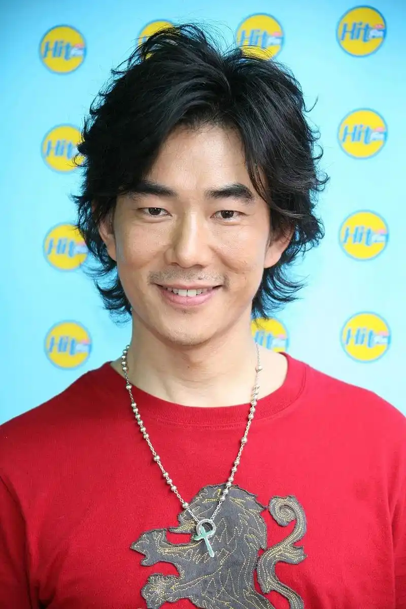 "  1996年,一首《心太软》一举奠定了任贤齐在乐坛的地位,最终是苦涩