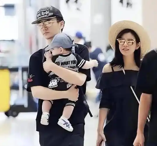 女方近照小腹隆起,疑似二胎破除谣言_腾讯新闻