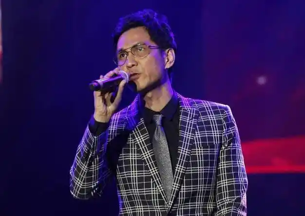 港星陈启泰三观超正的精英演过尹志平僵约是亚视主持一哥