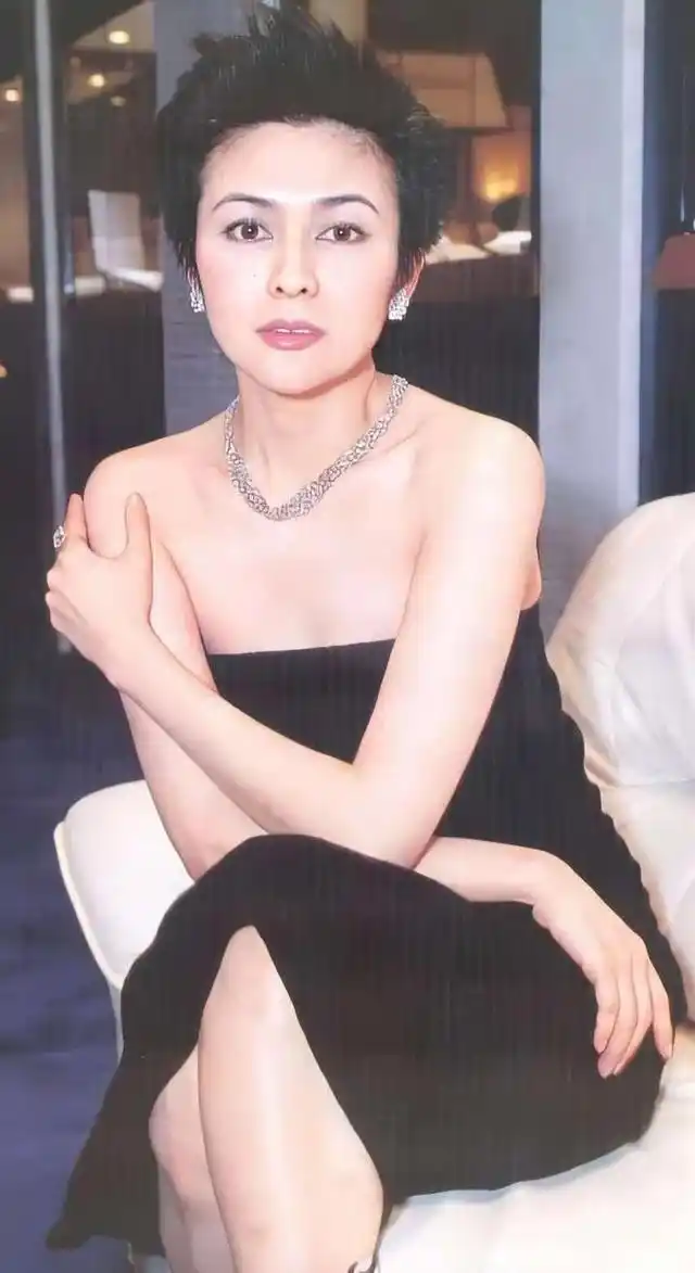 香港第一美女关之琳旧照连连看,美得不可方物让人看一眼就忘不掉