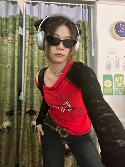 耍帅动作之大小姐出街统统给我让道