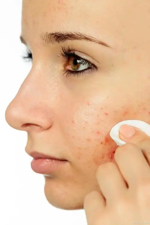 我们的皮肤是人体最大的器官,它不仅覆盖了我们的整个身体表面,还肩负