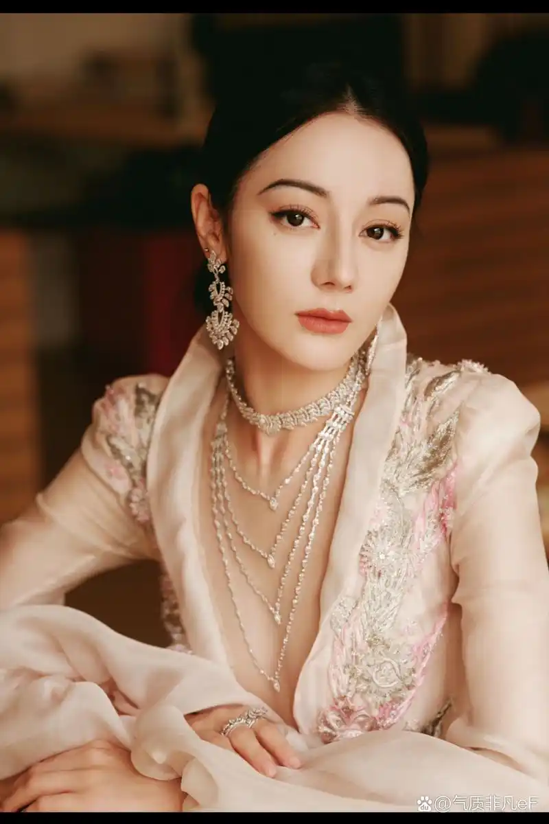 迪丽热巴的写真皇冠,让我彻底沉醉!