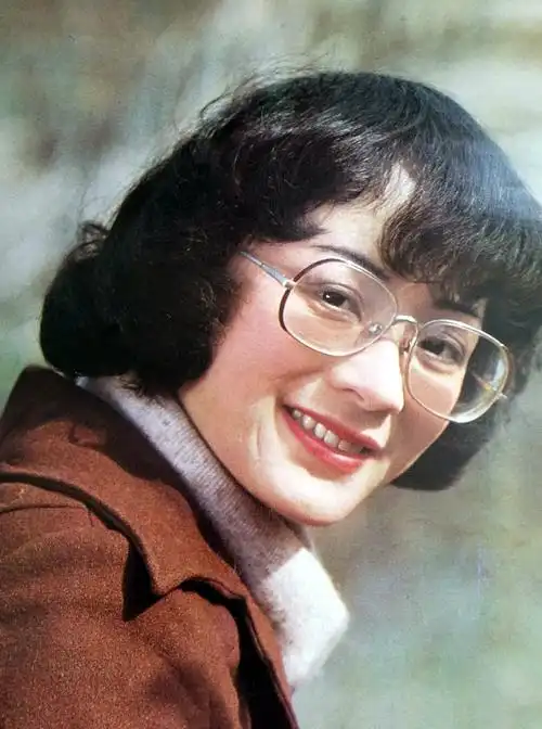 著名歌唱家谢莉斯:50岁患脑梗,67岁独女过世,把外孙女当女儿