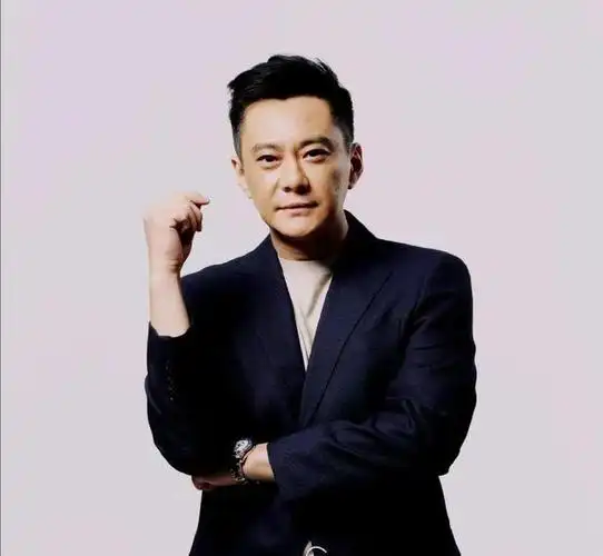 回顾演员王斑对曹颖一见钟情结婚14年生一子浪漫如初