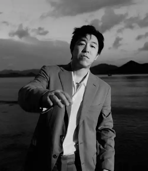 中文主题曲《全力以赴》,这是什么梦幻联动,看来黄渤哥也有歌手梦也有