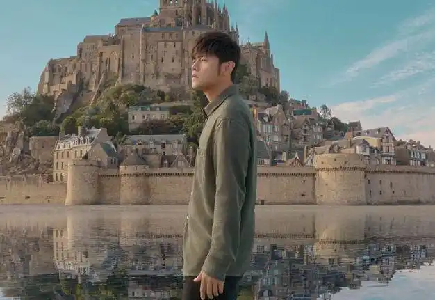 悉尼餐厅偶遇周杰伦穿99元羽绒服接地气背影被调侃像老头