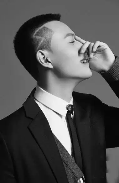 男生头发帅气线条寸头刻痕线条多宽